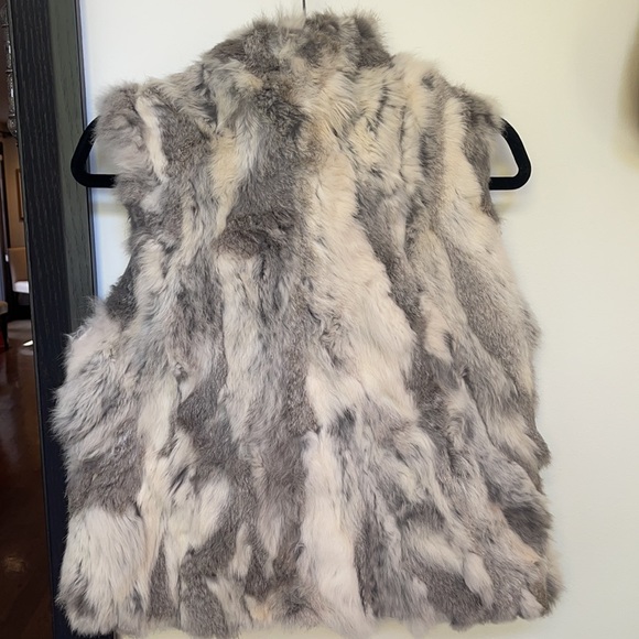 100% authentic rabbit fur vest . Grey and white with zipper. One size. - Picture 2 of 2